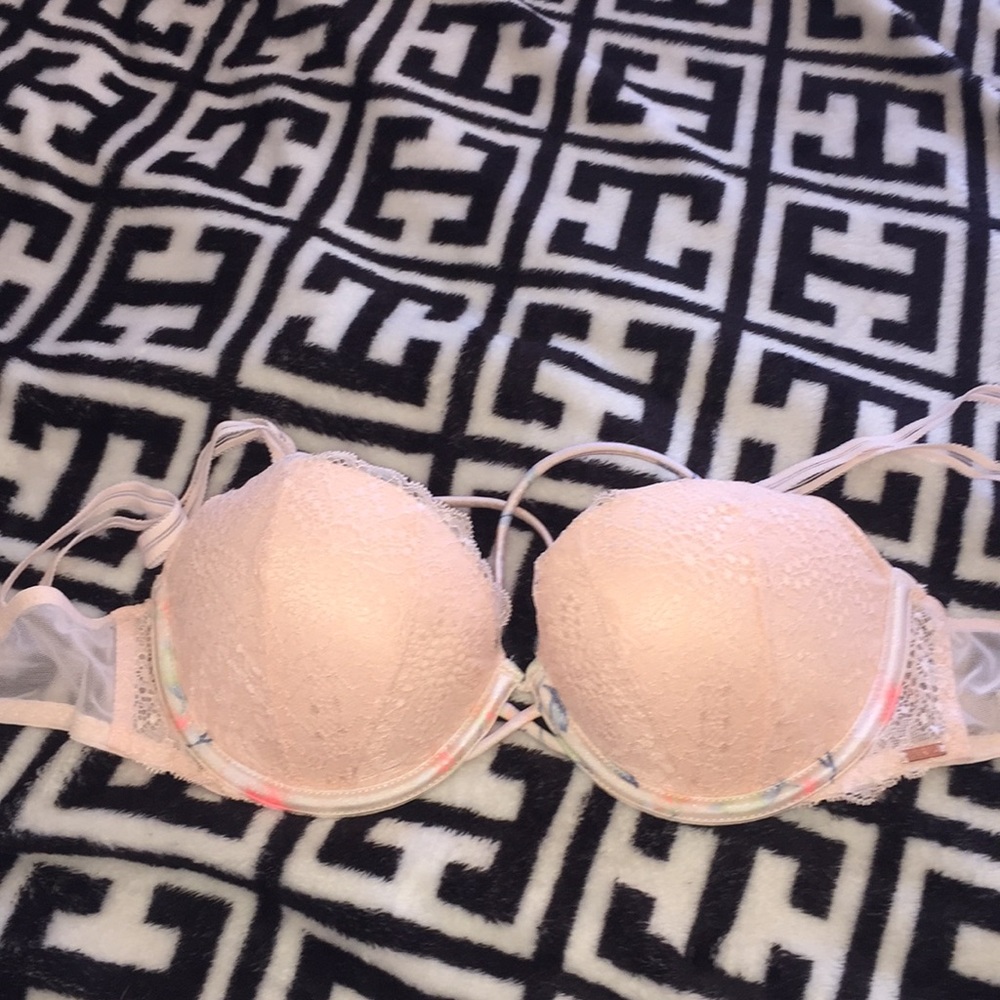 VS PINK-NWT- bra- never worn